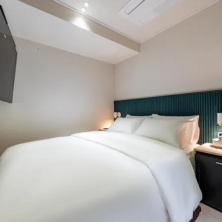 Sinchon Apl Hotel