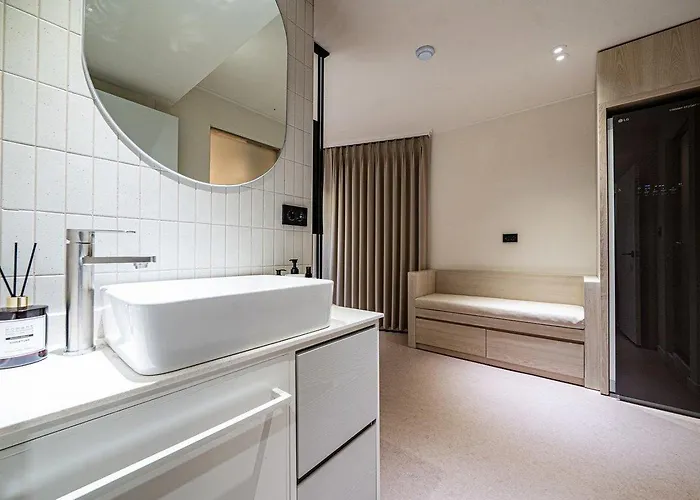 Sinchon Apl Hotel