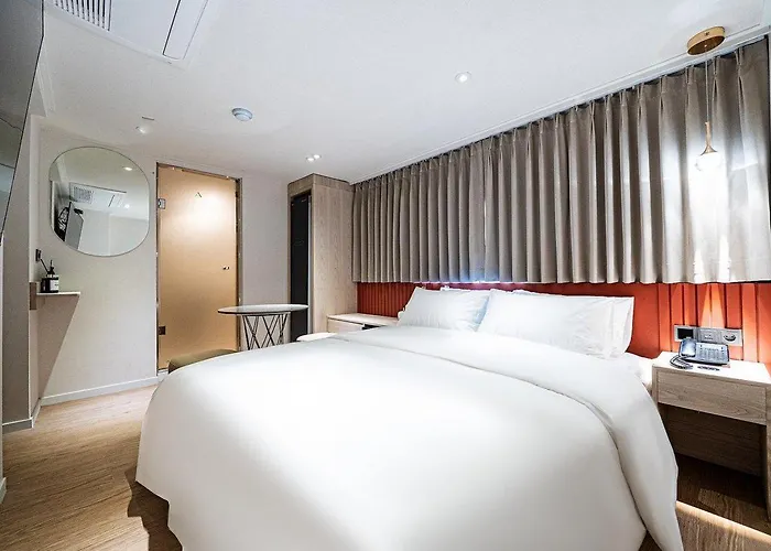 Hotel Sinchon Apl