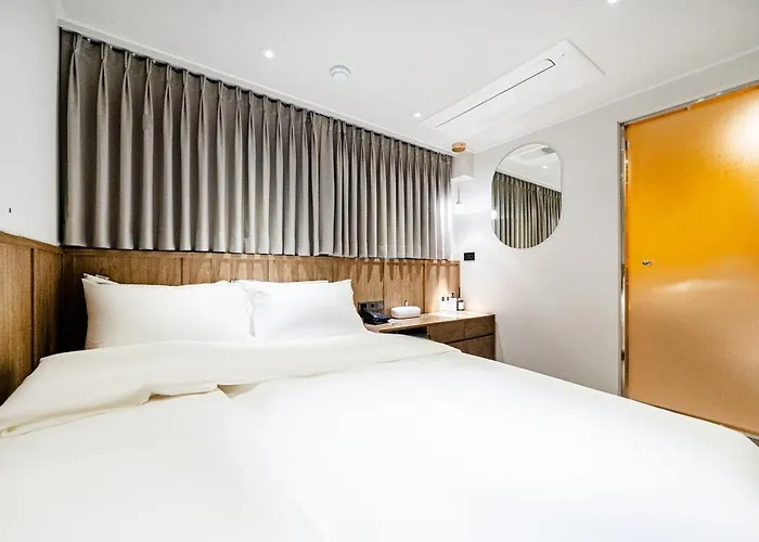 Sinchon Apl Hotel *