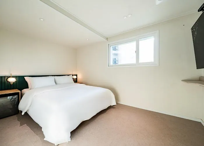 Sinchon Apl Hotel
