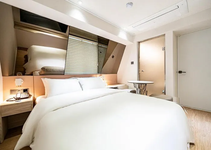 Hotel Sinchon Apl