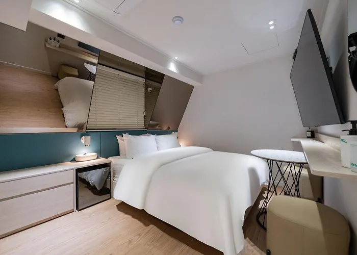 Sinchon Apl Hotel
