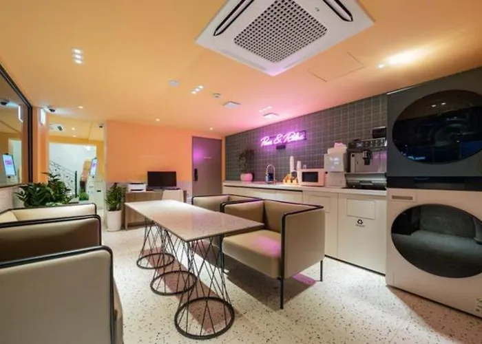 Sinchon Apl Hotel