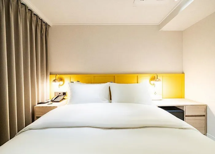 Hotel Sinchon Apl