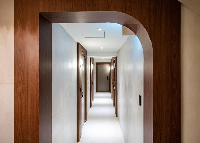 Sinchon Apl Hotel *
