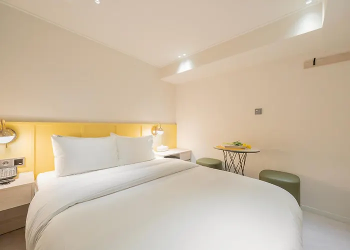 Sinchon Apl Hotel *