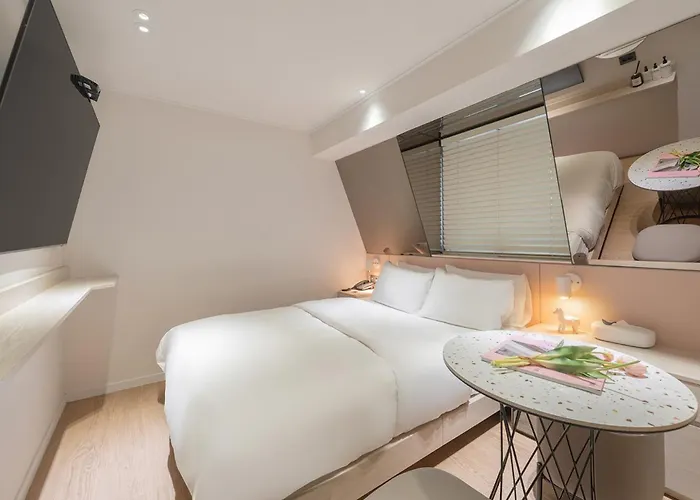 Sinchon Apl Hotel
