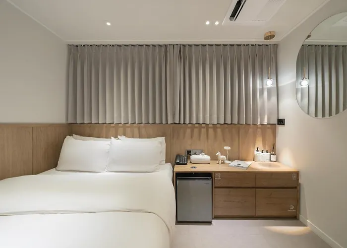 Sinchon Apl Hotel *
