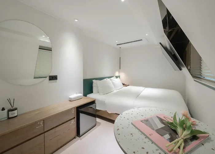 Sinchon Apl Hotel
